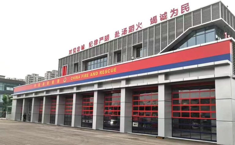 南京消防大隊車庫專用紅色滑升門縮略圖 南京消防大隊車庫專用紅色滑升門縮略圖